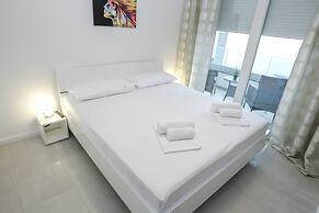 Apartments Tomana