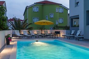 Pool Apartments Lucky Luke