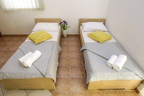 Pool Apartments Lucky Luke