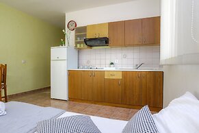 Pool Apartments Lucky Luke