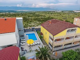 Pool Apartments Lucky Luke