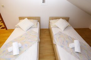 Pool Apartments Lucky Luke