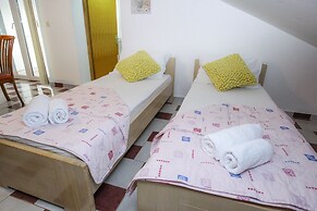 Pool Apartments Lucky Luke