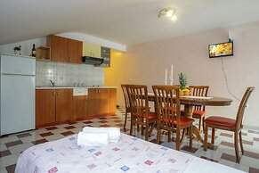 Pool Apartments Lucky Luke