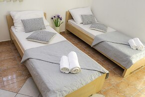 Pool Apartments Lucky Luke