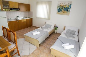 Pool Apartments Lucky Luke