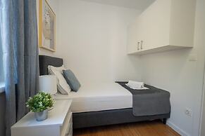 Funtastic Pool Villa Apartments