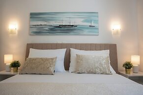 Funtastic Pool Villa Apartments