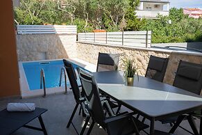 Funtastic Pool Villa Apartments