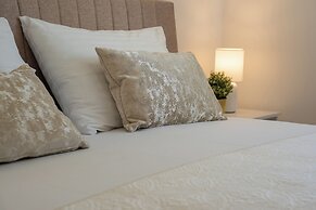 Funtastic Pool Villa Apartments