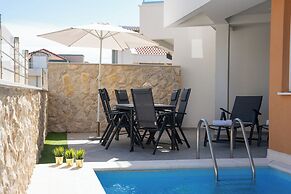 Funtastic Pool Villa Apartments