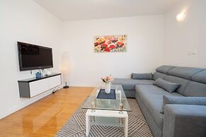 Funtastic Pool Villa Apartments