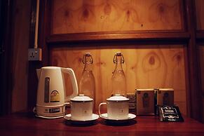 Demoso Lodge - Hostel