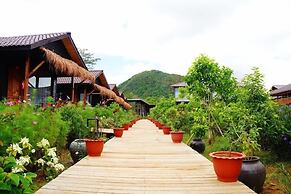 Demoso Lodge - Hostel