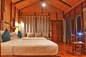 Demoso Lodge - Hostel