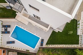 Villa Salt - 10 people, heated pool, Trogir, near beach & Split airpor
