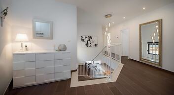 Villa Salt - 10 people, heated pool, Trogir, near beach & Split airpor