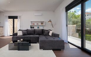 Villa Salt - 10 people, heated pool, Trogir, near beach & Split airpor