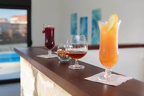 Villa Salt - 10 people, heated pool, Trogir, near beach & Split airpor