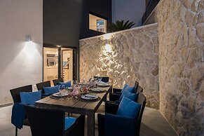 Villa Salt - 10 people, heated pool, Trogir, near beach & Split airpor