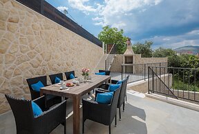 Villa Salt - 10 people, heated pool, Trogir, near beach & Split airpor