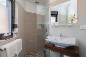 Villa Salt - 10 people, heated pool, Trogir, near beach & Split airpor