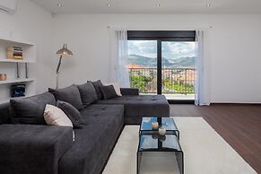 Villa Salt - 10 people, heated pool, Trogir, near beach & Split airpor