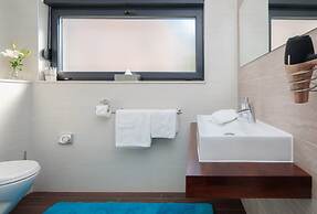 Villa Salt - 10 people, heated pool, Trogir, near beach & Split airpor