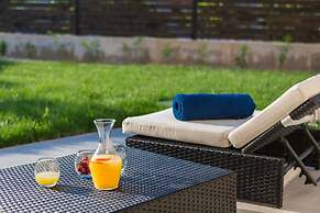 Villa Salt - 10 people, heated pool, Trogir, near beach & Split airpor