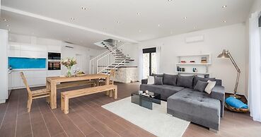 Villa Salt - 10 people, heated pool, Trogir, near beach & Split airpor