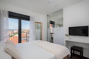 Villa Salt - 10 people, heated pool, Trogir, near beach & Split airpor