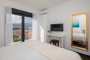 Villa Salt - 10 people, heated pool, Trogir, near beach & Split airpor