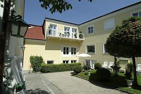 Biedermeier Hof