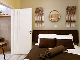 Kosmima Deluxe Apt Must