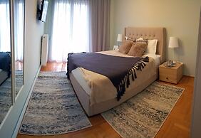 Royal Deluxe Apt Must