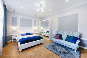 Main Square Apartments