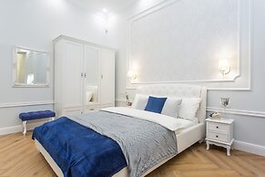 Main Square Apartments