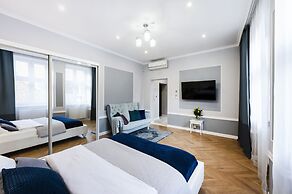 Main Square Apartments