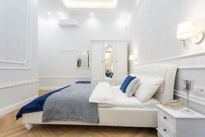 Main Square Apartments