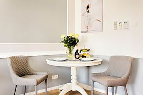 Main Square Apartments