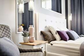 Main Square Apartments