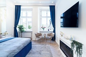 Main Square Apartments