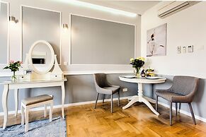 Main Square Apartments