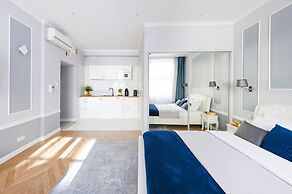 Main Square Apartments