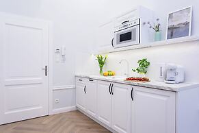 Main Square Apartments