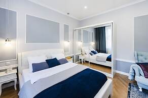 Main Square Apartments