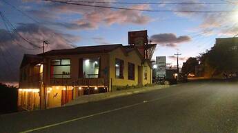 Monteverde Family House