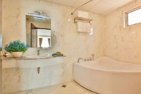 Aluna Ben Thanh Hotel