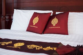 Manorom Chateau Hotel