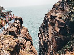 CASAMIA Oceanfront Condo Nilaveli